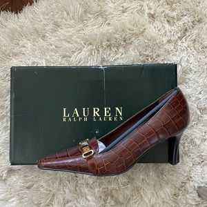 NEW RALPH LAUREN CROCODILE PATTERN  LEATHER  PUMPS HEELS. Color Brown